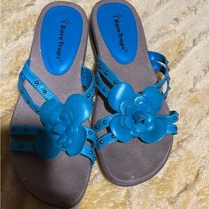 Bare Traps sandals. Color blue,size 6.